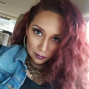 Meet your Posher, Adela